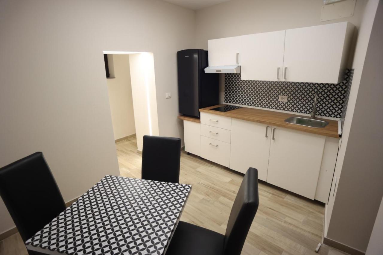 カターニアLa Casa Nel Cortileアパートメント エクステリア 写真